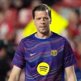 Piłkarz FC Barcelona, Marc-André ter Stegen, w koszulce z logo Spotify. Ile lat ma Szczęsny? To pytanie nie dotyczy tego zawodnika.