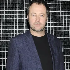 Krzysztof Banaszyk na co zmarł? Pytanie to nurtuje wielu. Na zdjęciu widzimy jego portret.