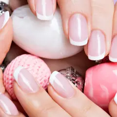 Manicure japoński z hybrydą - czy to możliwe? Zalety i wady