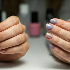 Hybryda vs żel: kluczowe różnice, zalety i wady manicure