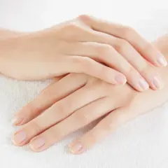 Chiński manicure na czym polega? Poznaj sekrety zdrowych paznokci.