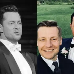 Cezary Olszewski w garniturze i z żoną na ślubie.