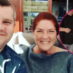 Artur Witkowski z rodziną, mimo choroby, cieszy się wspólnymi chwilami. Uśmiechnięci ludzie na zdjęciu.