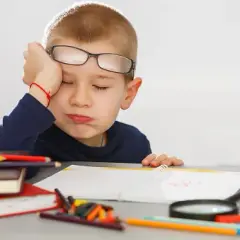 Jak pracować z dzieckiem dyslektycznym w domu: 10 skutecznych metod