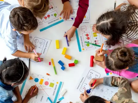 Jak pomóc dziecku z matematyką: skuteczne metody i strategie dla rodziców