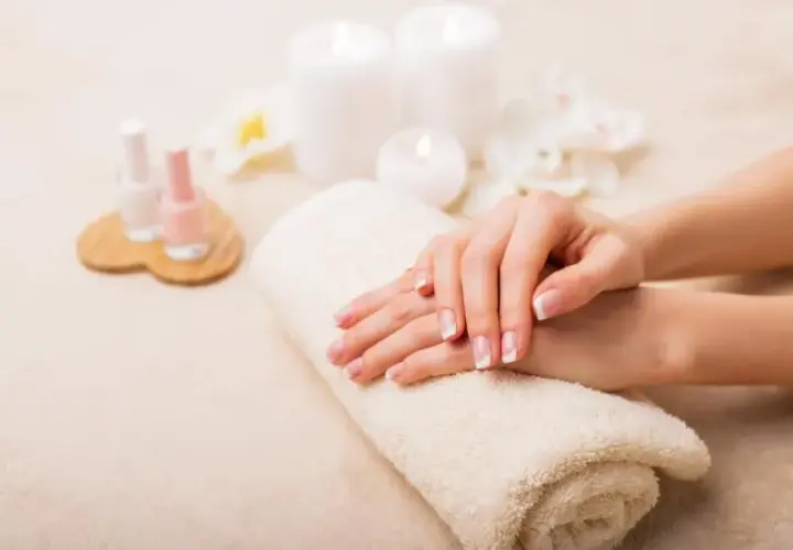 Manicure spa: co to jest i czym różni się od zwykłego zabiegu?