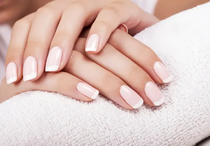 Ceny manicure u kosmetyczki: od 45 do 150 zł za różne rodzaje