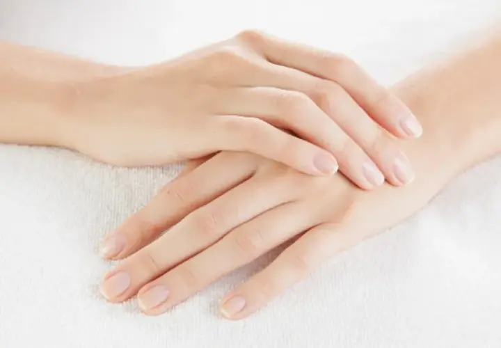 Chiński manicure na czym polega? Poznaj sekrety zdrowych paznokci.