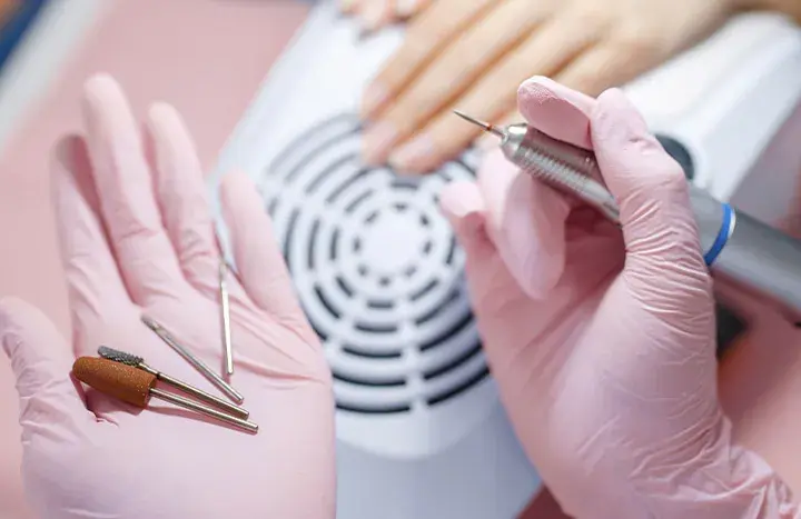 Jakie cechy powinna mieć frezarka do domowego manicure, aby była idealna?