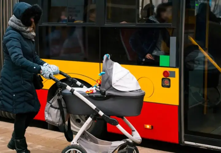 Czy można wyrzucić matkę z dzieckiem? Prawne ograniczenia