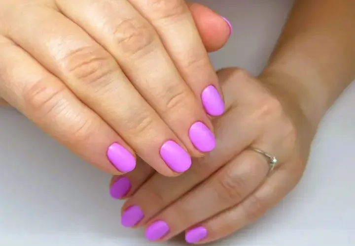 8 skutecznych sposobów, by hybryda nie odpadała - trwały manicure