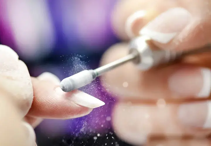 Jaką frezarkę do manicure i pedicure wybrać, aby uniknąć problemów?