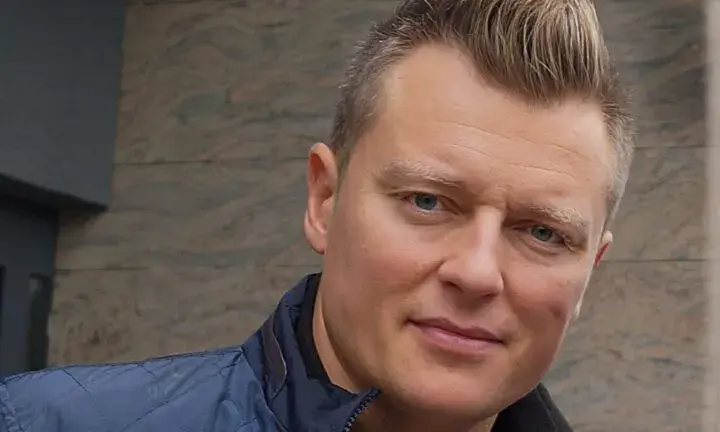 Ile lat ma Rafał Brzozowski? Zaskakujący wiek piosenkarza