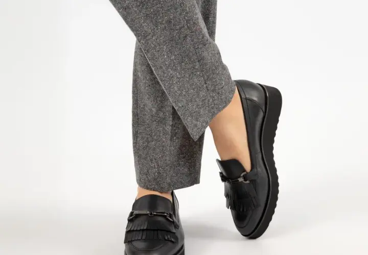 Jakie buty do chinosów damskich? 10 stylowych propozycji