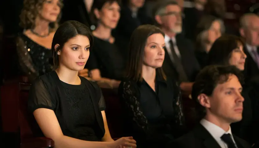 Jak ubrać się na koncert muzyki klasycznej, by wyglądać elegancko i czuć się komfortowo