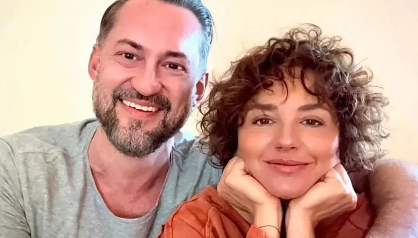 Uśmiechnięci Maria Prażuch i Prokop w bliskim ujęciu.