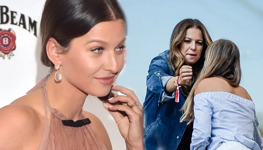 Anna Lewandowska przed operacjami, uśmiechnięta, w eleganckiej sukni. Obok niej inna kobieta w dżinsowej kurtce.