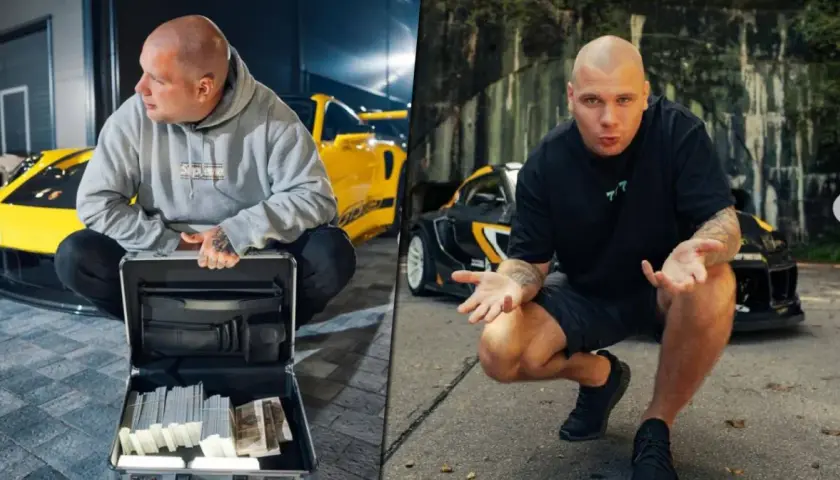 Kamil Labudda życiorys: łysy mężczyzna z tatuażami, w szarej bluzie i czarnej koszulce, z walizką pełną pieniędzy i sportowymi autami w tle.