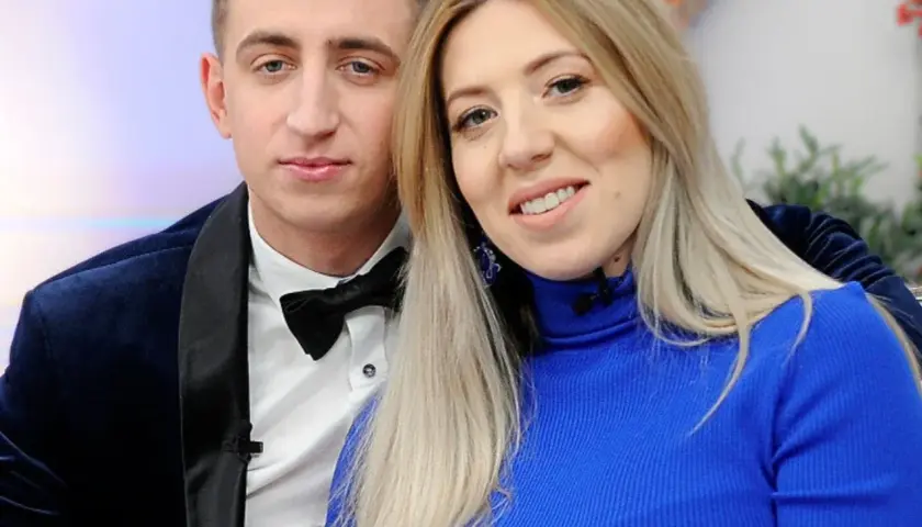 Małgorzata z programu "Rolnik szuka żony" i jej partner, uśmiechnięci i blisko siebie.