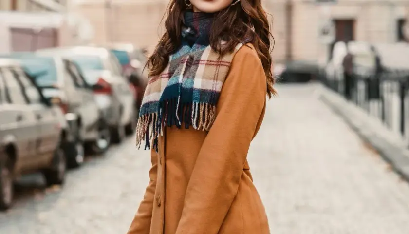 Jak nosić beret damski: 5 stylowych trików na każdą porę roku