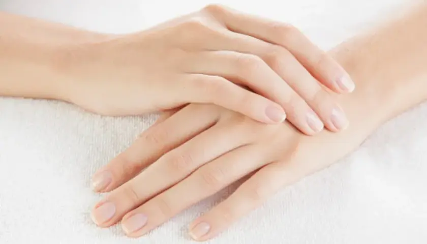 Chiński manicure na czym polega? Poznaj sekrety zdrowych paznokci.