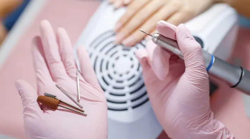 Jakie cechy powinna mieć frezarka do domowego manicure, aby była idealna?