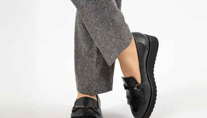 Jakie buty do chinosów damskich? 10 stylowych propozycji