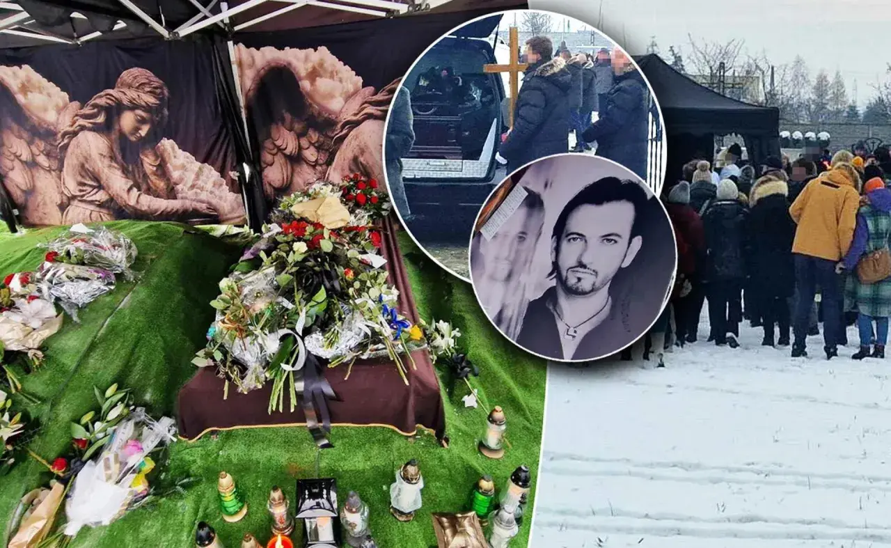 Uroczystość pogrzebowa Gabriela Seweryna. Wieniec, znicze i portret zmarłego. Tłum żałobników w zimowej scenerii.