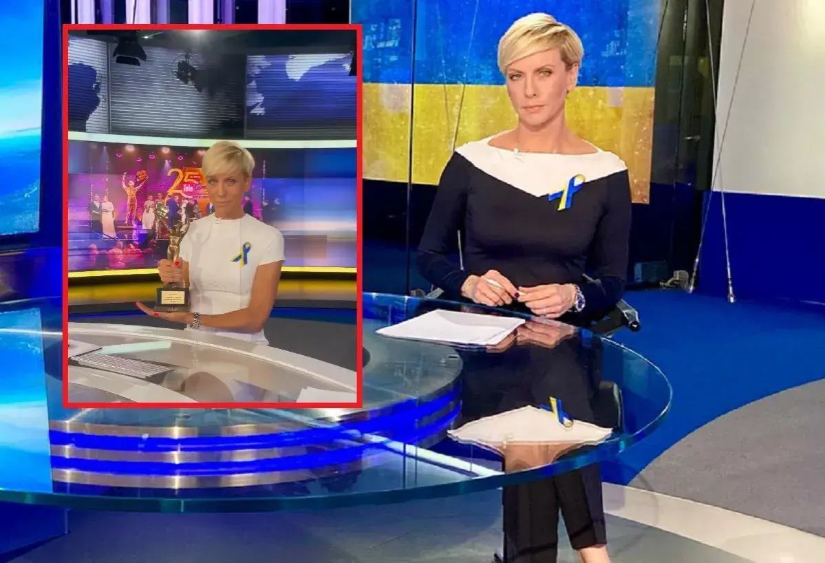 Dziennikarka TVN Fakty z nagrodą w studiu. W tle ekran z jubileuszem 25 lat.