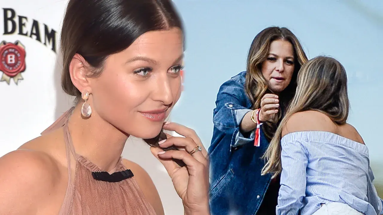 Anna Lewandowska przed operacjami, uśmiechnięta, w eleganckiej sukni. Obok niej inna kobieta w dżinsowej kurtce.