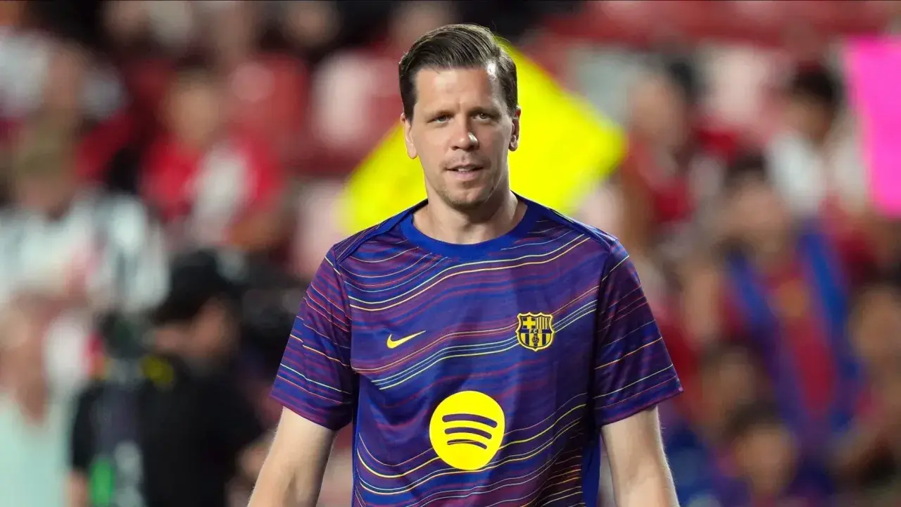 Piłkarz FC Barcelona, Marc-André ter Stegen, w koszulce z logo Spotify. Ile lat ma Szczęsny? To pytanie nie dotyczy tego zawodnika.