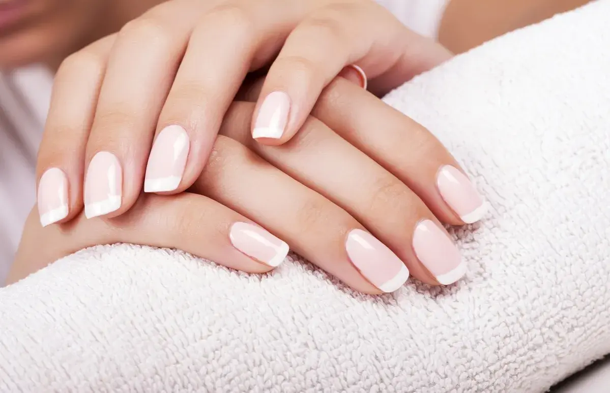 Ceny manicure u kosmetyczki: od 45 do 150 zł za różne rodzaje