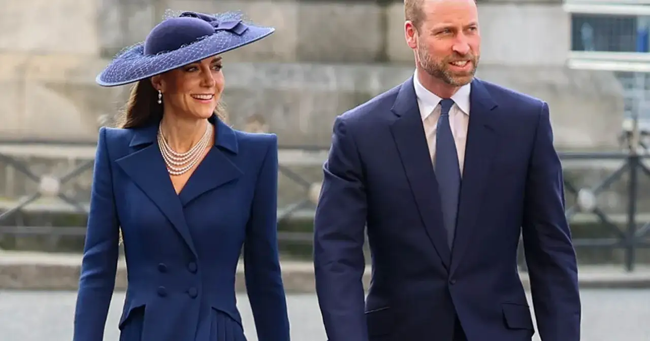 Księżna Kate i William w granatowych strojach, najnowsze wiadomości z życia rodziny królewskiej.