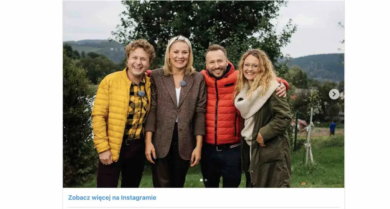 Cztery osoby pozują do zdjęcia na tle natury. Czy Martyna Kupczyk ma 30 lat?