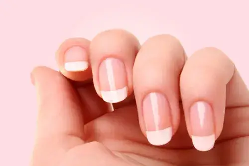 Zdjęcie Manicure japoński z hybrydą - czy to możliwe? Zalety i wady