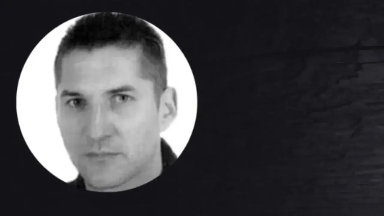 Portret mężczyzny w okręgu. Może to Elvis, jeden z tych