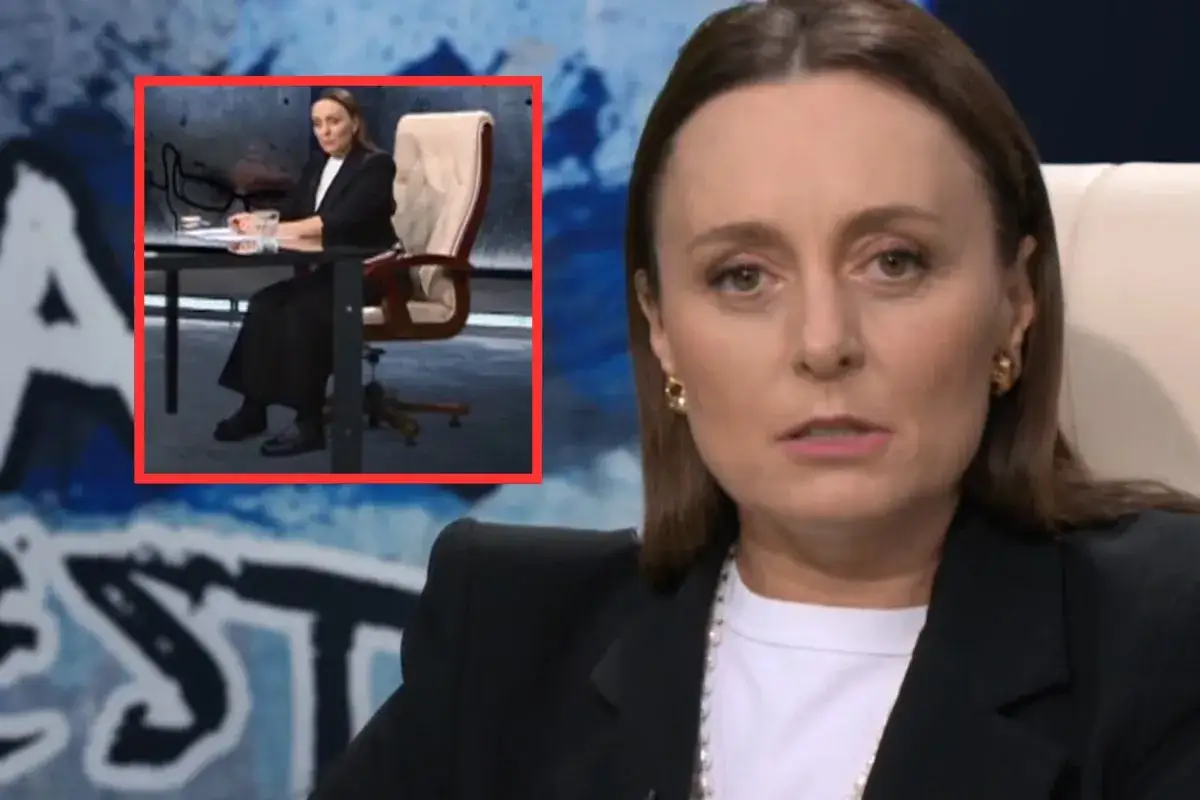 Dziennikarka TVN w czarnym żakiecie siedzi przy biurku. W kadrze widać fragment jej twarzy i sylwetki.