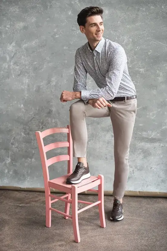 Zdjęcie Jakie buty do chinosów damskich? 10 stylowych propozycji