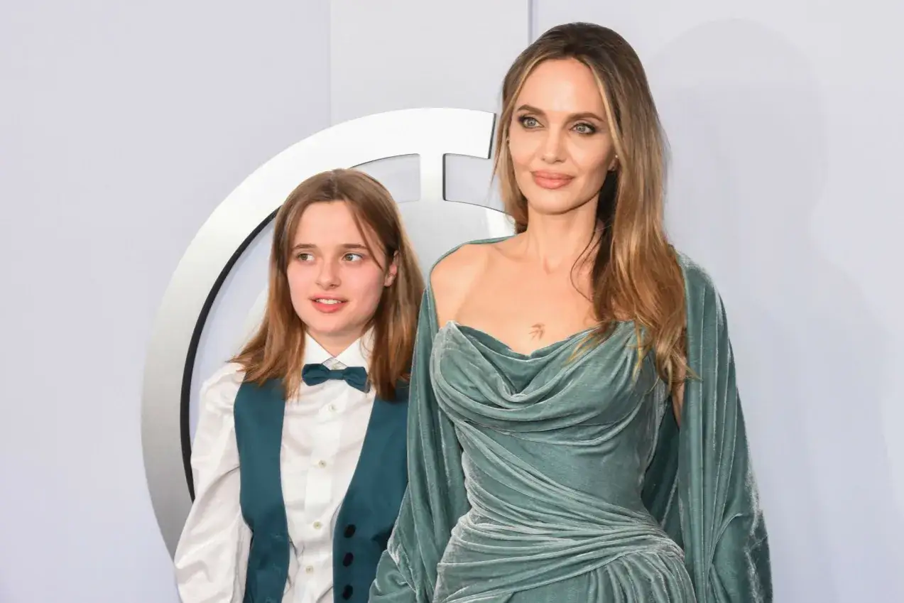Angelina Jolie z córką na premierze. Choć nie ma tu jej męża, widać podobieństwo do Brada Pitta.